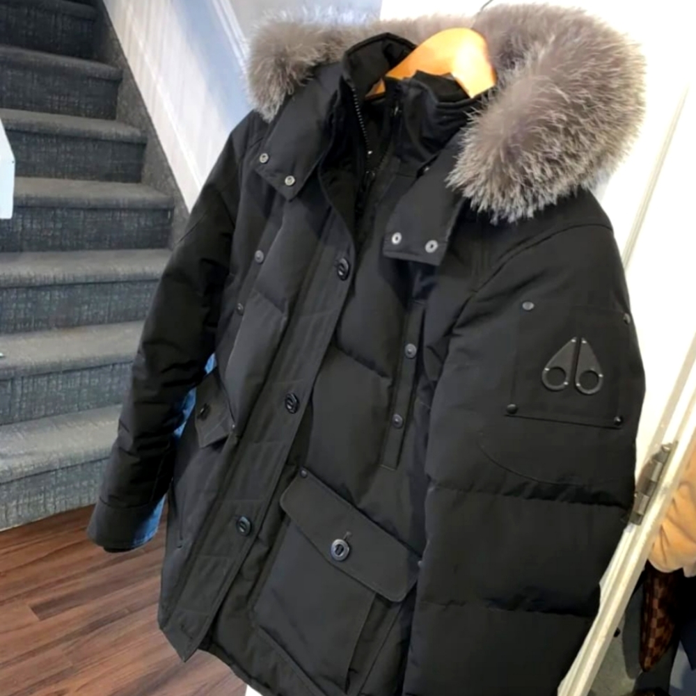 BRAND NEW BLACK MOOSEKNUCKLES WINTER COAT SIZE MENS XS $475